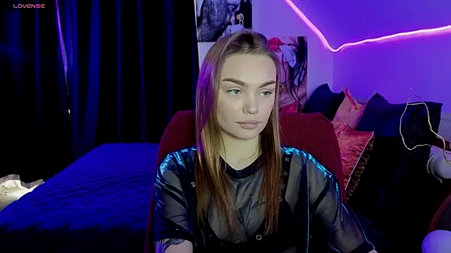 Snapshot of KitsyMoore chatting on 10.25.25 KitsyMoore online show from 10.25.25