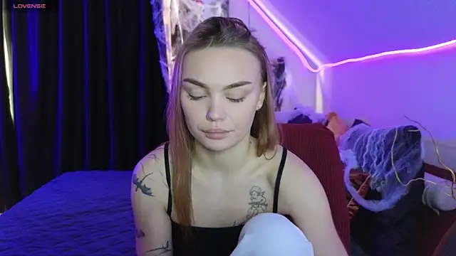 Snapshot of KitsyMoore chatting on 11.01.25 KitsyMoore online show from 11.01.25