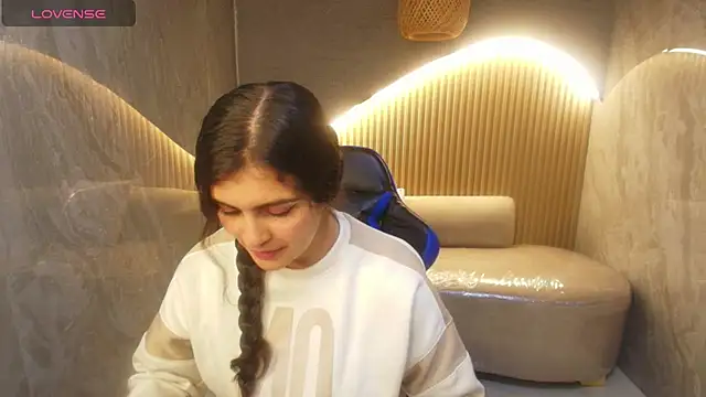 Snapshot of dany_r_ chatting on 09.29.25 dany r online show from 09.29.25