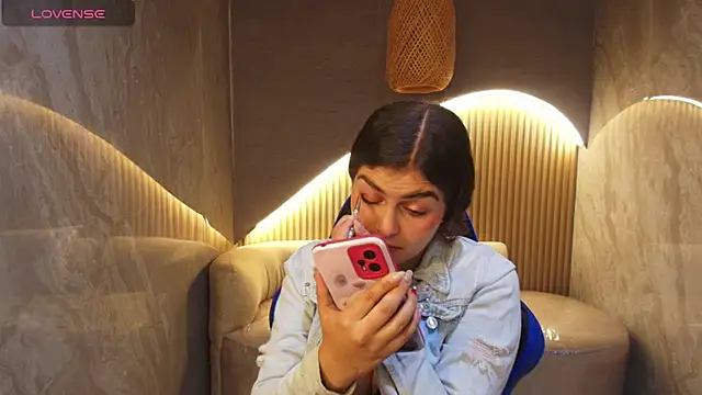 Snapshot of dany_r_ chatting on 10.02.25 dany r online show from 10.02.25