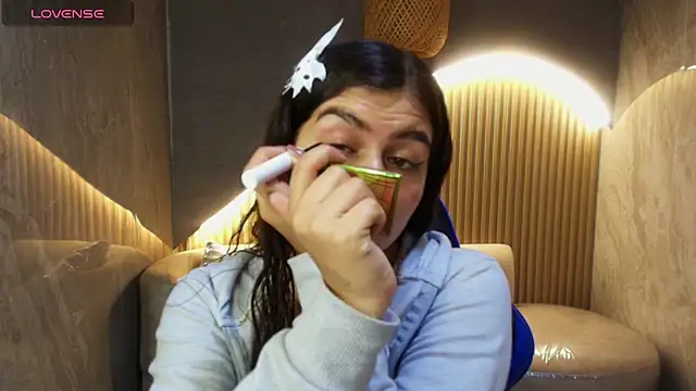 Snapshot of dany_r_ chatting on 10.08.25 dany r online show from 10.08.25