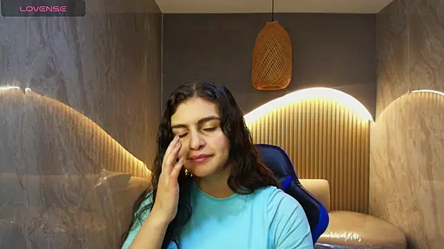 Snapshot of dany_r_ chatting on 10.11.25 dany r online show from 10.11.25