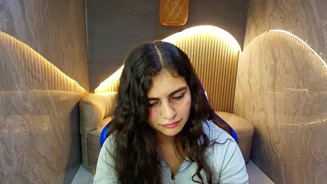 Snapshot of dany_r_ chatting on 10.28.25 dany r online show from 10.28.25