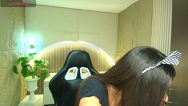 dany r  online show from 11.18.25