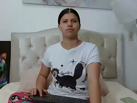 Snapshot of Arianaskyblue chatting on 09.28.25 Arianaskyblue online show from 09.28.25