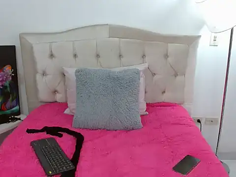 Snapshot of Arianaskyblue chatting on 10.09.25 Arianaskyblue online show from 10.09.25