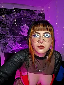 Snapshot of Hallucigenia_ chatting on 10.09.25 Hallucigenia online show from 10.09.25