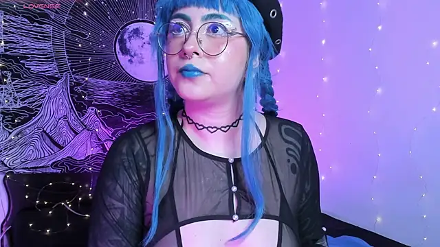 Snapshot of Hallucigenia_ chatting on 10.29.25 Hallucigenia online show from 10.29.25