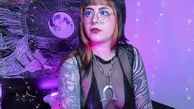 Snapshot of Hallucigenia_ chatting on 11.07.25 Hallucigenia online show from 11.07.25