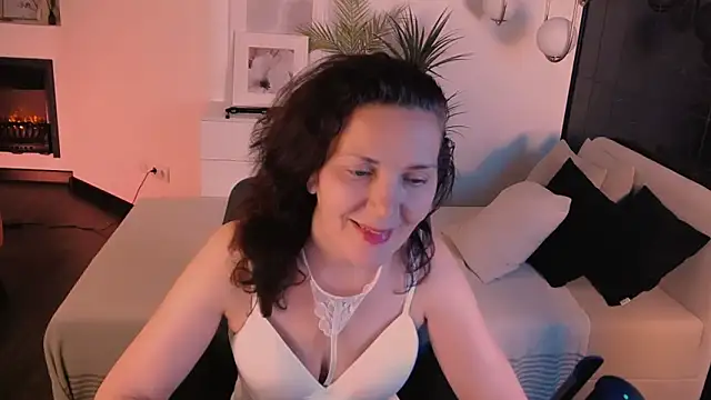 Snapshot of Irene_Marlow chatting on 10.17.25 Irene Marlow online show from 10.17.25