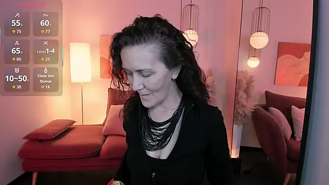 Snapshot of Irene_Marlow chatting on 10.26.25 Irene Marlow online show from 10.26.25