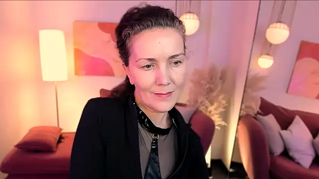 Snapshot of Irene_Marlow chatting on 11.04.25 Irene Marlow online show from 11.04.25