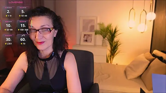 Snapshot of Irene_Marlow chatting on 11.16.25 Irene Marlow online show from 11.16.25