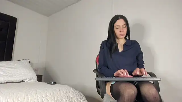 Snapshot of Roseshelbyy chatting on 10.22.25 Roseshelbyy online show from 10.22.25