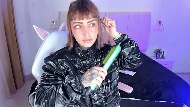 Gyal 8  online show from 11.28.25