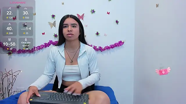 Snapshot of Annniie22 chatting on 10.13.25 Annniie22 online show from 10.13.25