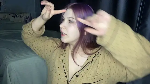 Snapshot of Elvira8cute chatting on 10.22.25 Elvira8cute online show from 10.22.25