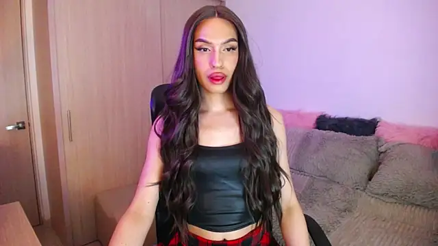 Snapshot of SamaraSilex chatting on 10.17.25 SamaraSilex online show from 10.17.25