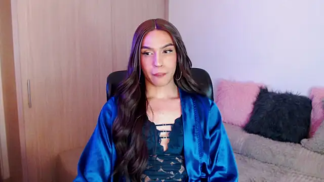 Snapshot of SamaraSilex chatting on 10.20.25 SamaraSilex online show from 10.20.25