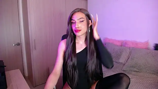 Snapshot of SamaraSilex chatting on 10.31.25 SamaraSilex online show from 10.31.25