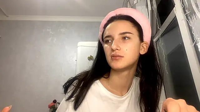 TifanyRawi online show from 09.25.25