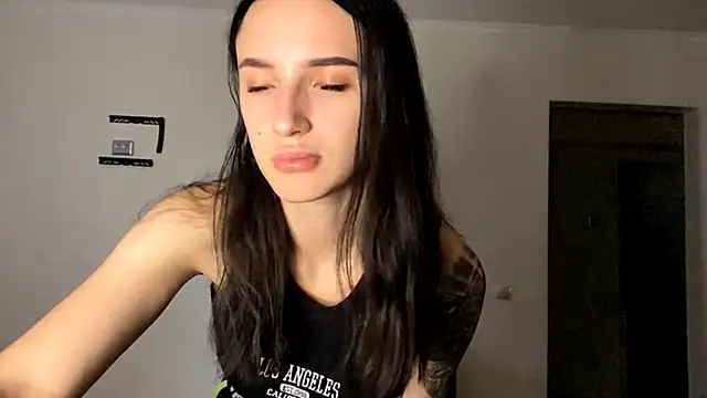 TifanyRawi online show from 10.10.25