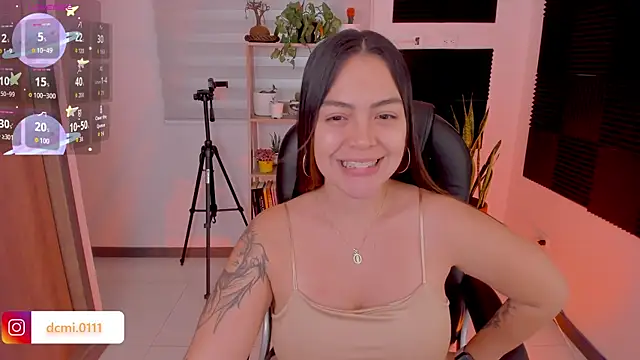 Snapshot of TaniaVelvet chatting on 10.23.25 TaniaVelvet online show from 10.23.25