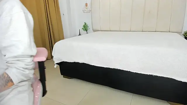 Maddy Rouse1 online show from 10.30.25