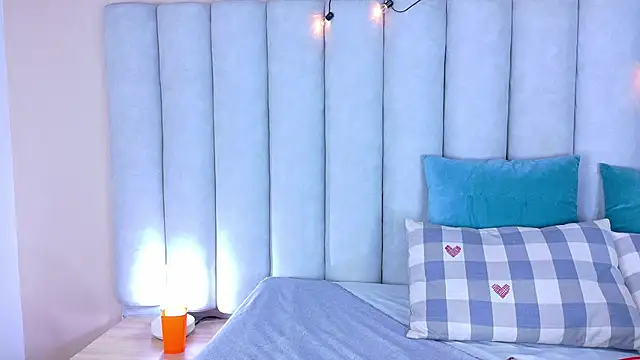 Snapshot of MyApril__ chatting on 10.04.25 MyApril online show from 10.04.25