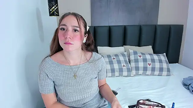 Snapshot of MyApril__ chatting on 10.07.25 MyApril online show from 10.07.25