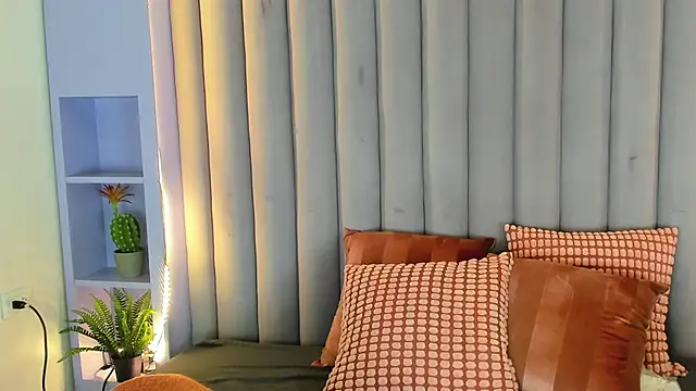 Snapshot of MyApril__ chatting on 10.11.25 MyApril online show from 10.11.25