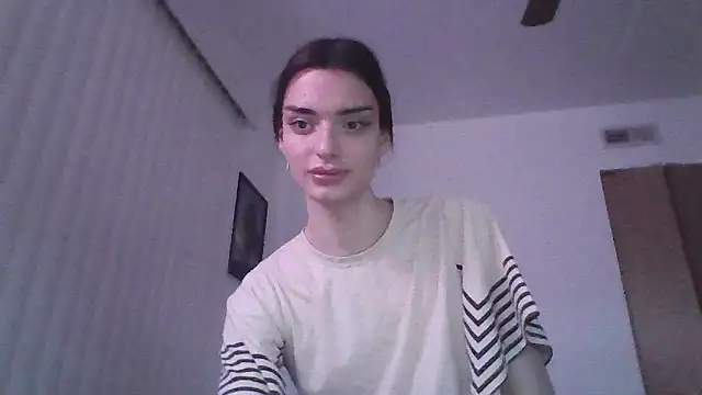 Snapshot of Luna_Samosienko chatting on 10.04.25 Luna Samosienko online show from 10.04.25