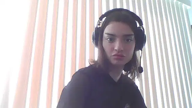 Snapshot of Luna_Samosienko chatting on 10.05.25 Luna Samosienko online show from 10.05.25