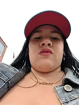 Cloe 27 online show from 10.27.25