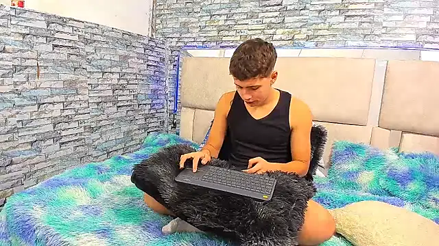 Julian wolf18 online show from 10.02.25