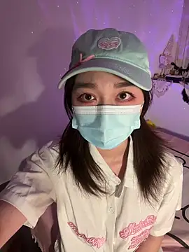 Snapshot of fioralba chatting on 10.11.25 fioralba online show from 10.11.25