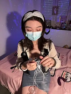 Snapshot of fioralba chatting on 10.12.25 fioralba online show from 10.12.25