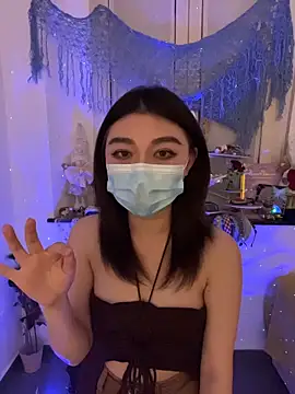 Snapshot of fioralba chatting on 10.17.25 fioralba online show from 10.17.25