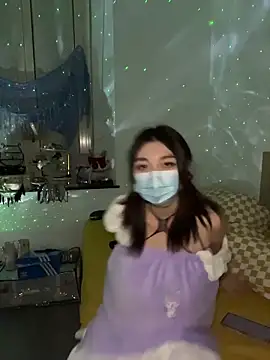 Snapshot of fioralba chatting on 10.24.25 fioralba online show from 10.24.25