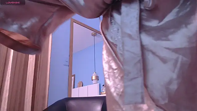 Snapshot of PenelopeBond chatting on 09.30.25 PenelopeBond online show from 09.30.25