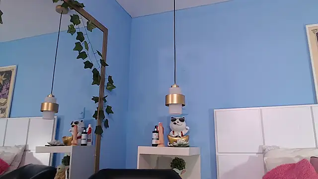 Snapshot of PenelopeBond chatting on 10.20.25 PenelopeBond online show from 10.20.25