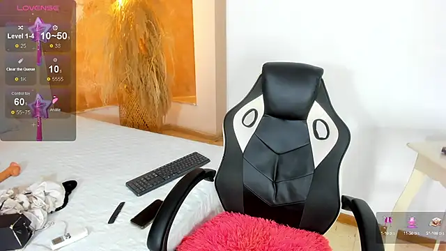 Snapshot of ZOE_ROSE4 chatting on 10.07.25 ZOE ROSE4 online show from 10.07.25