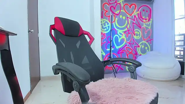 ZOE ROSE4 online show from 12.18.25