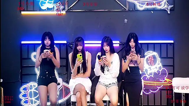 Snapshot of Shinygirls_777 chatting on 09.25.25 Shinygirls 777 online show from 09.25.25