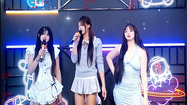 Snapshot of Shinygirls_777 chatting on 10.02.25 Shinygirls 777 online show from 10.02.25