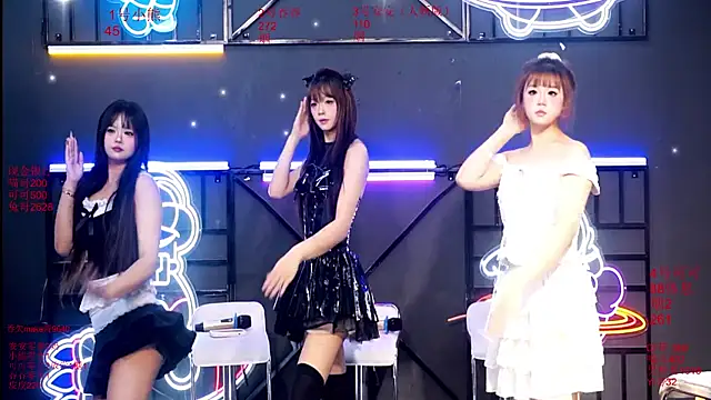 Snapshot of Shinygirls_777 chatting on 10.04.25 Shinygirls 777 online show from 10.04.25