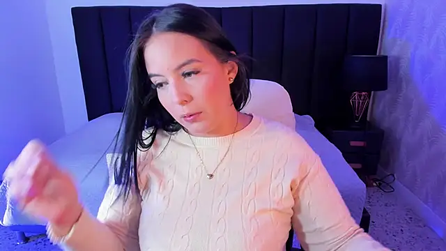 Snapshot of camiladuke7 chatting on 09.24.25 camiladuke7 online show from 09.24.25