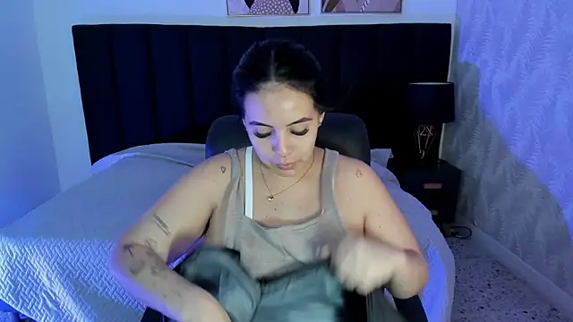 Snapshot of camiladuke7 chatting on 10.09.25 camiladuke7 online show from 10.09.25