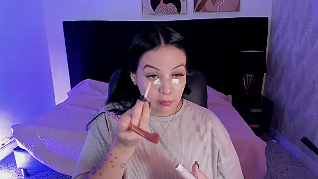 Snapshot of camiladuke7 chatting on 10.18.25 camiladuke7 online show from 10.18.25