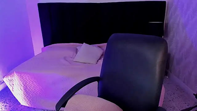 Snapshot of camiladuke7 chatting on 10.20.25 camiladuke7 online show from 10.20.25